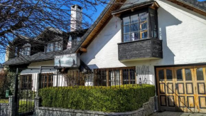 Отель Universal Traveller's Hostel  Сан-Карлос-Де-Барилоче